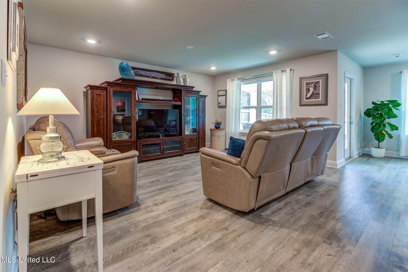 6443 Eastland Circle, Biloxi, MS 39532