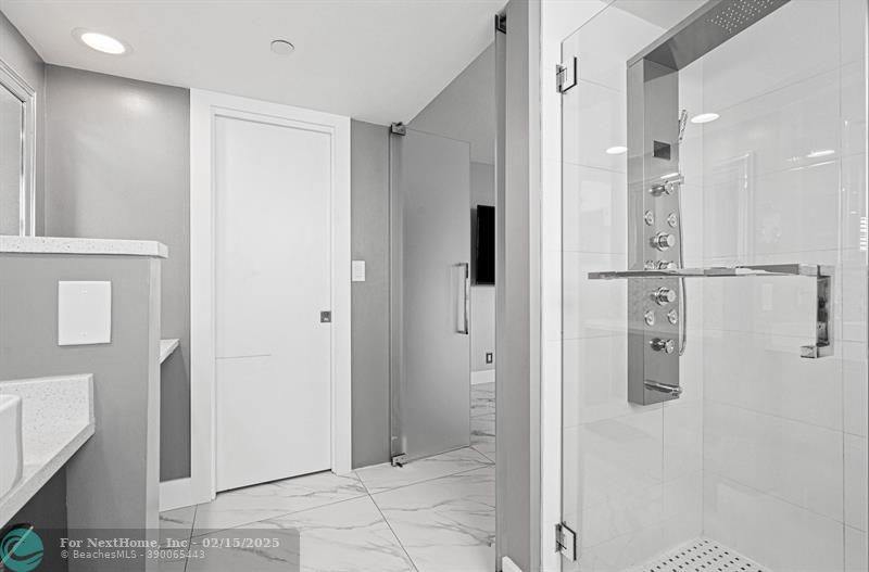 3520 Oaks Way 910, Pompano Beach, FL 33069