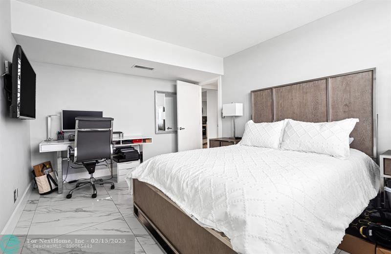 3520 Oaks Way 910, Pompano Beach, FL 33069