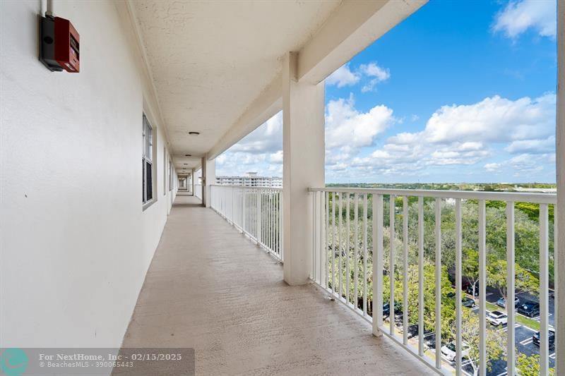 3520 Oaks Way 910, Pompano Beach, FL 33069