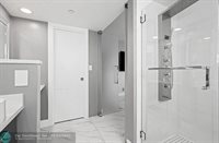 3520 Oaks Way 910, Pompano Beach, FL 33069