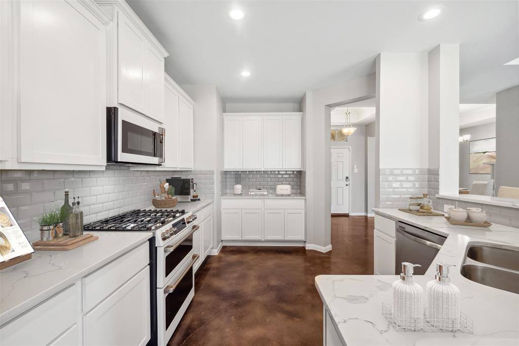 1721 Summergate Drive, Conroe, TX 77304