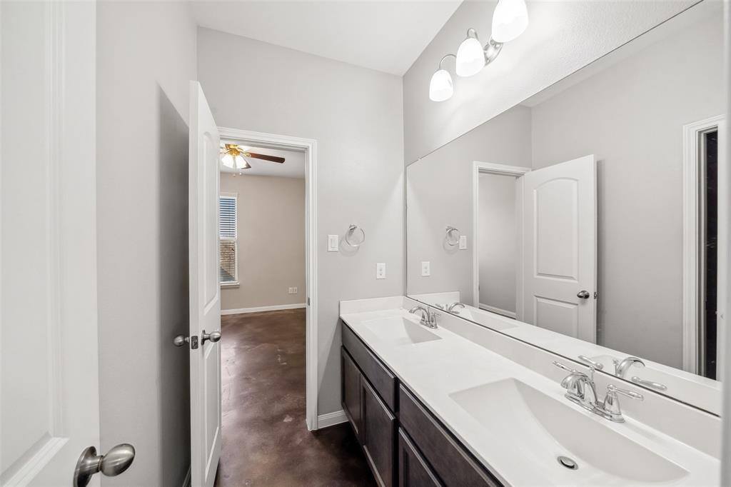 1721 Summergate Drive, Conroe, TX 77304