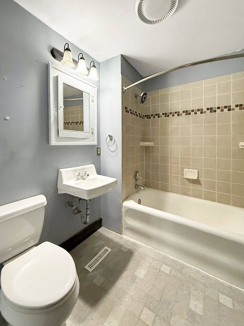 911 South Harlem Avenue, Freeport, IL 61032