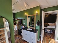 501 Twin Oaks Drive, Johnson City, TN 37601