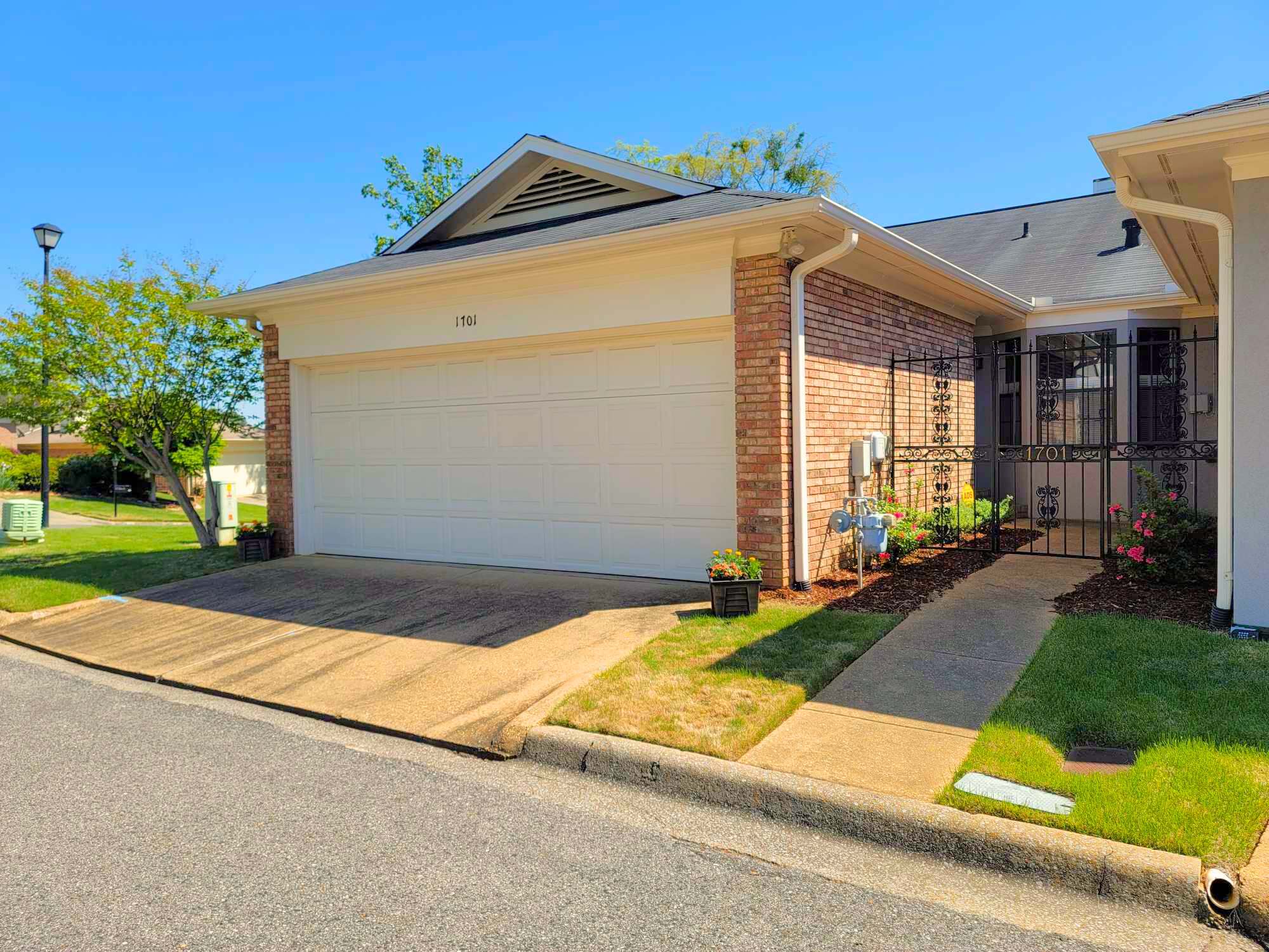 1701 Dauphine Drive, Tuscaloosa, AL 35406