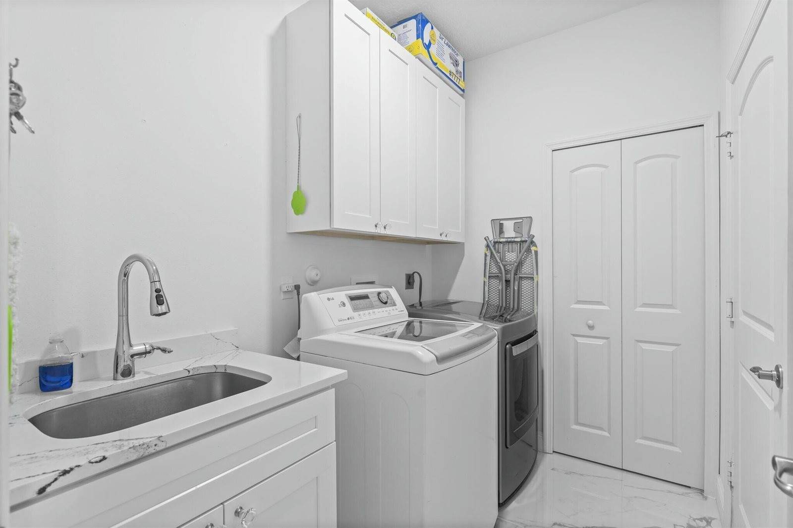 465 SW Vista Lake Drive, Port Saint Lucie, FL 34953