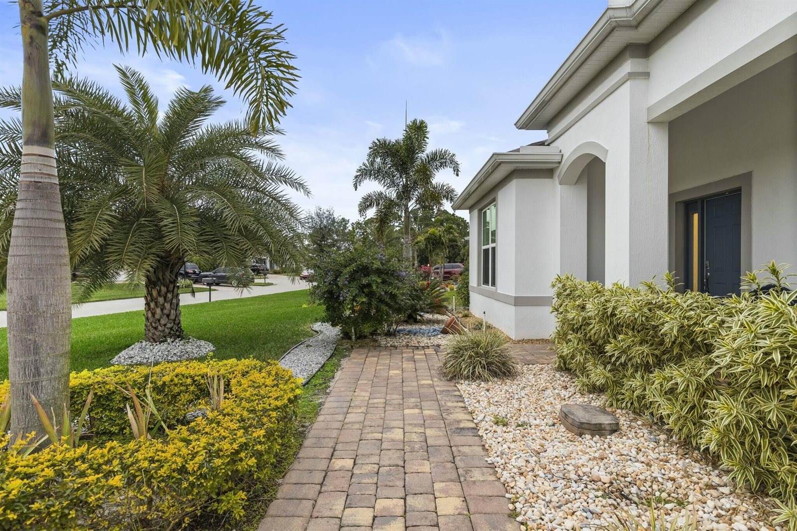 465 SW Vista Lake Drive, Port Saint Lucie, FL 34953