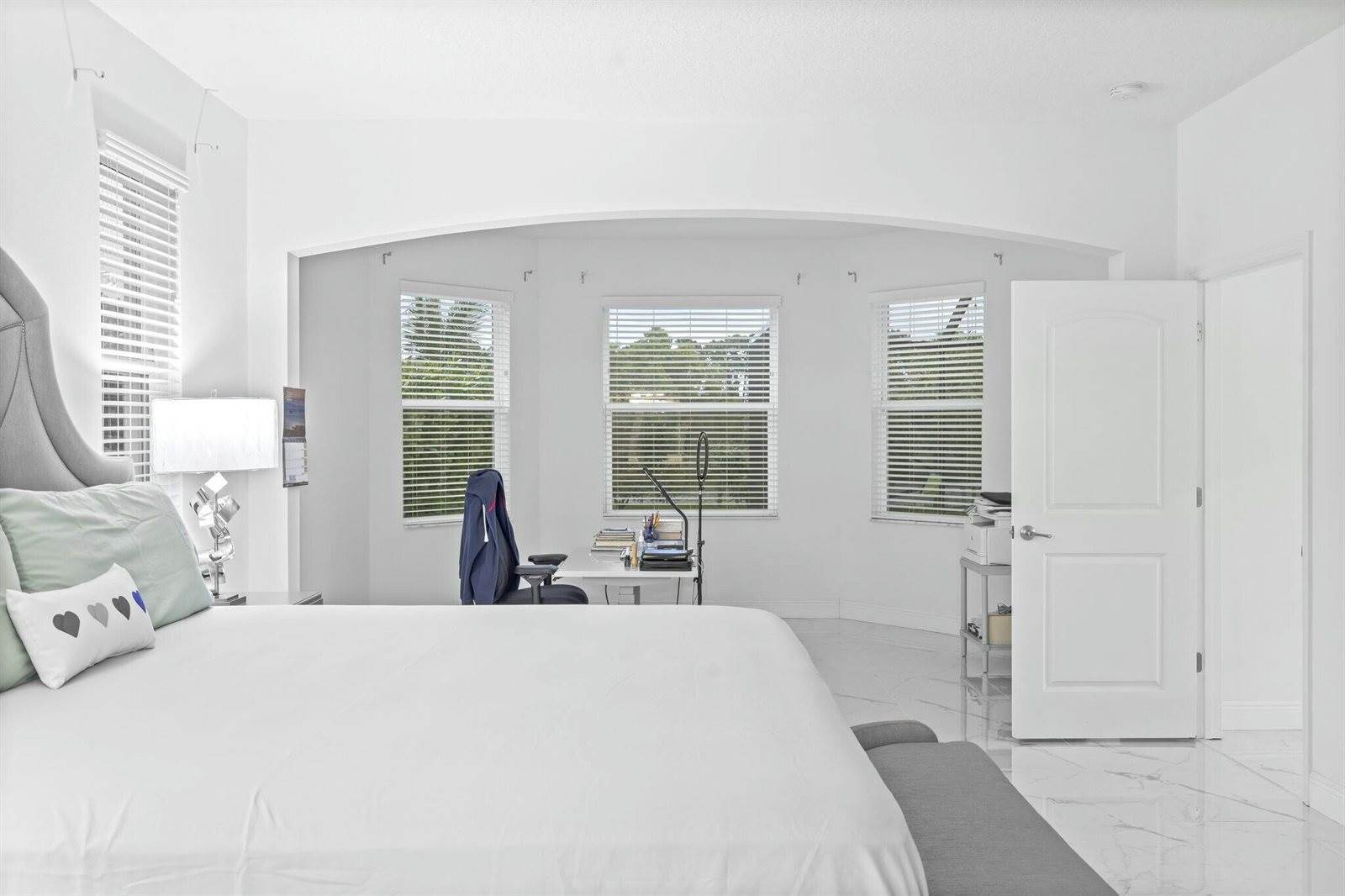 465 SW Vista Lake Drive, Port Saint Lucie, FL 34953