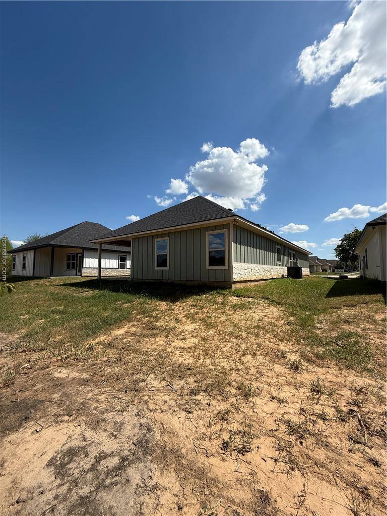 2581 Dove Crossing, Navasota, TX 77868