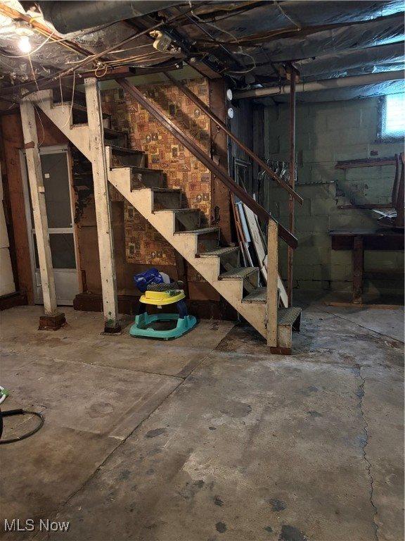 1243 Gomber Avenue, Cambridge, OH 43725