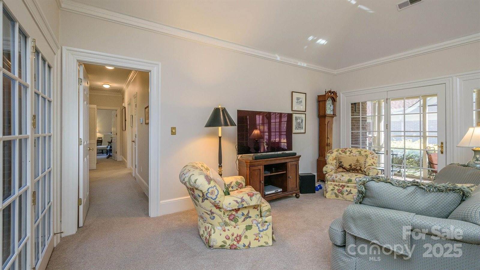 128 Glenbrook Drive, Hendersonville, NC 28739