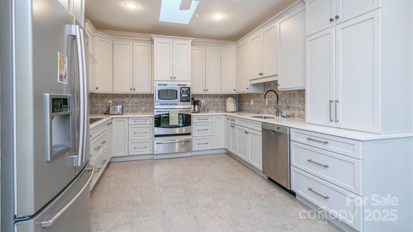 128 Glenbrook Drive, Hendersonville, NC 28739