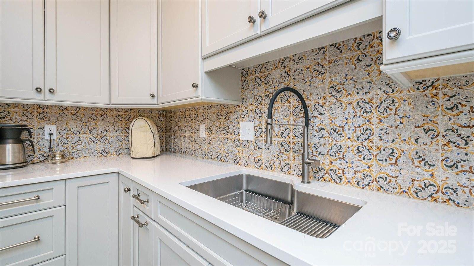 128 Glenbrook Drive, Hendersonville, NC 28739