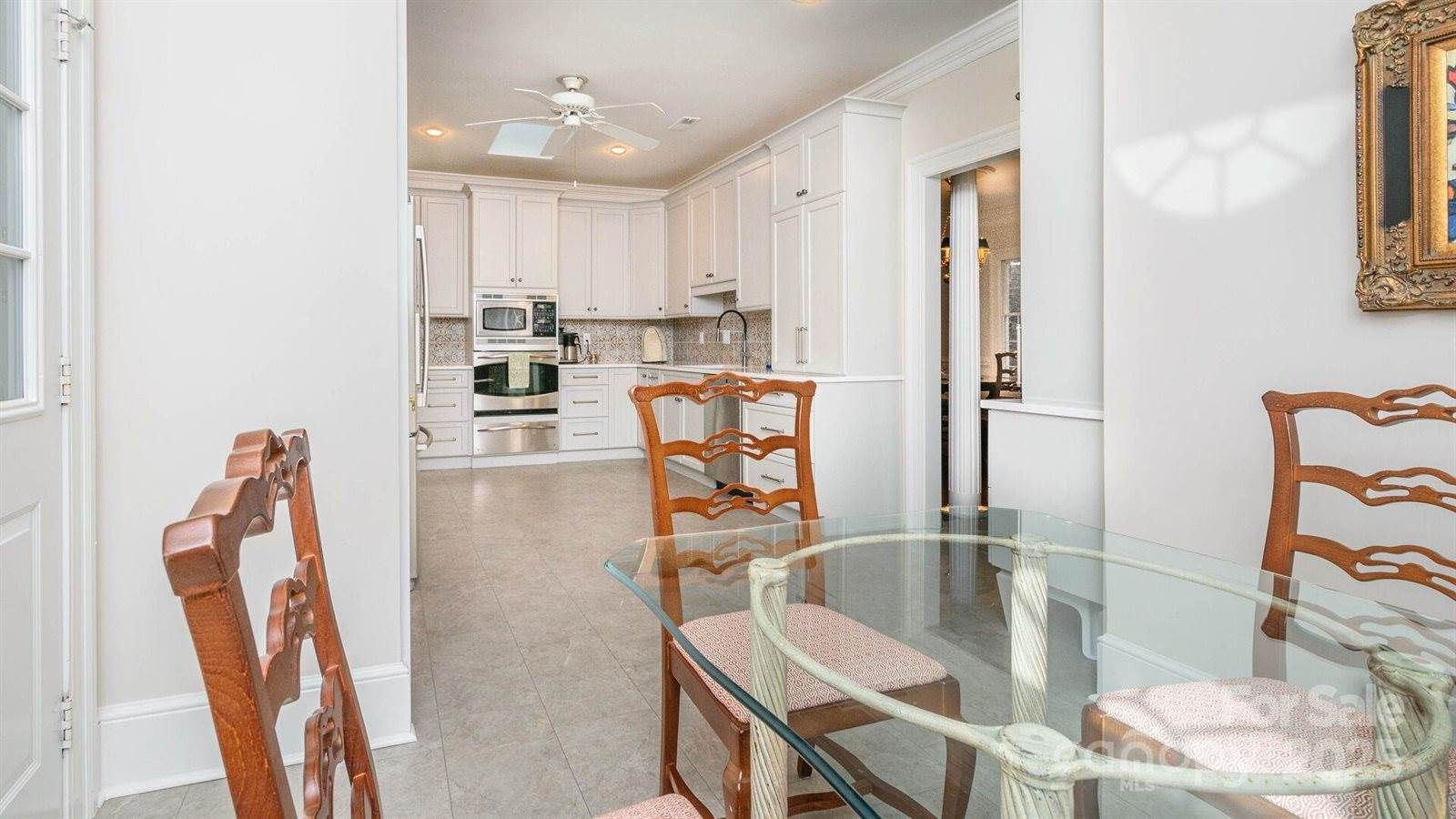 128 Glenbrook Drive, Hendersonville, NC 28739