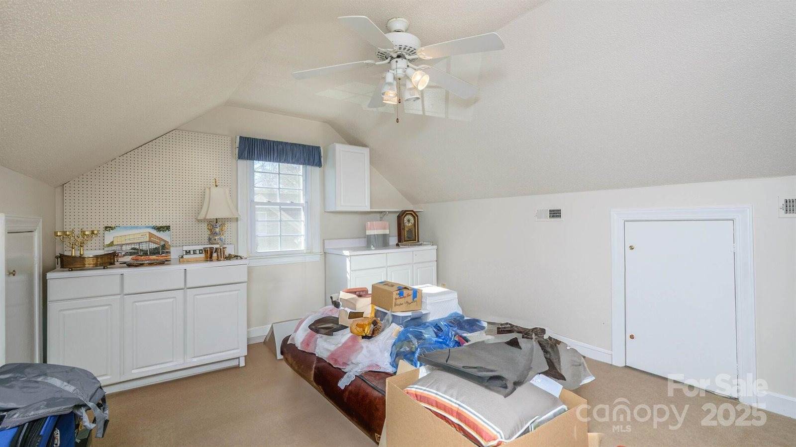 128 Glenbrook Drive, Hendersonville, NC 28739