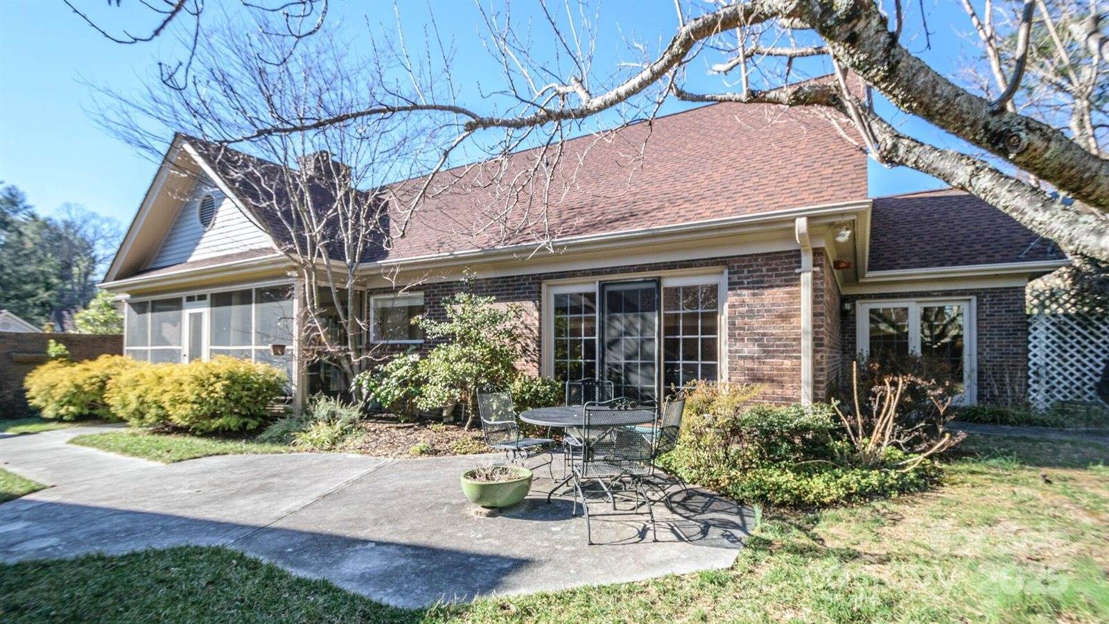 128 Glenbrook Drive, Hendersonville, NC 28739