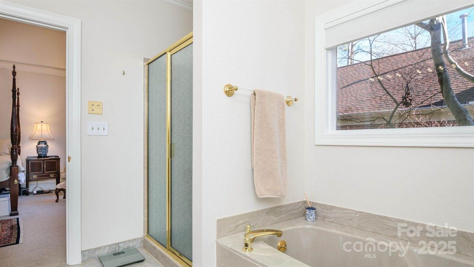 128 Glenbrook Drive, Hendersonville, NC 28739