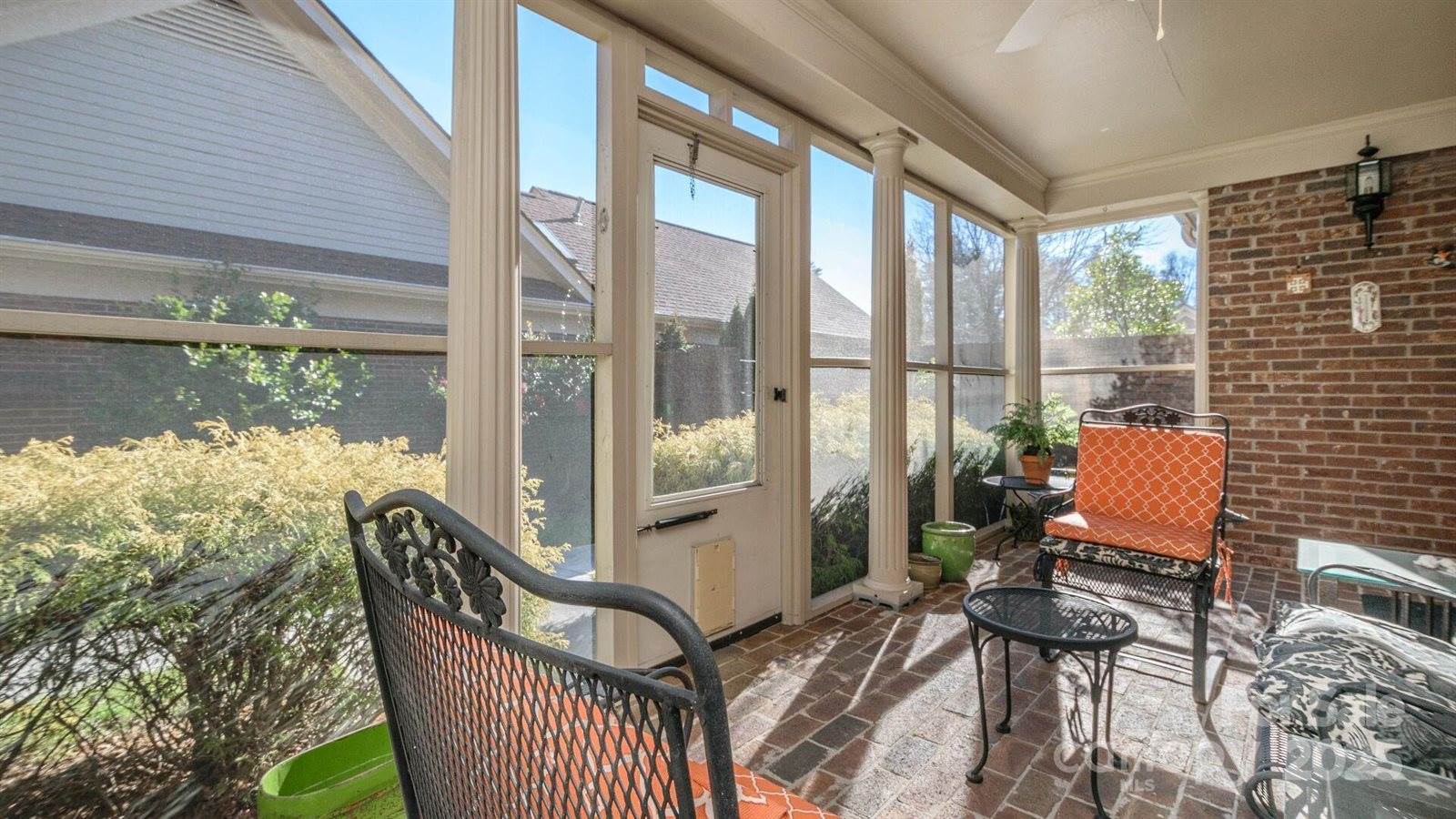 128 Glenbrook Drive, Hendersonville, NC 28739