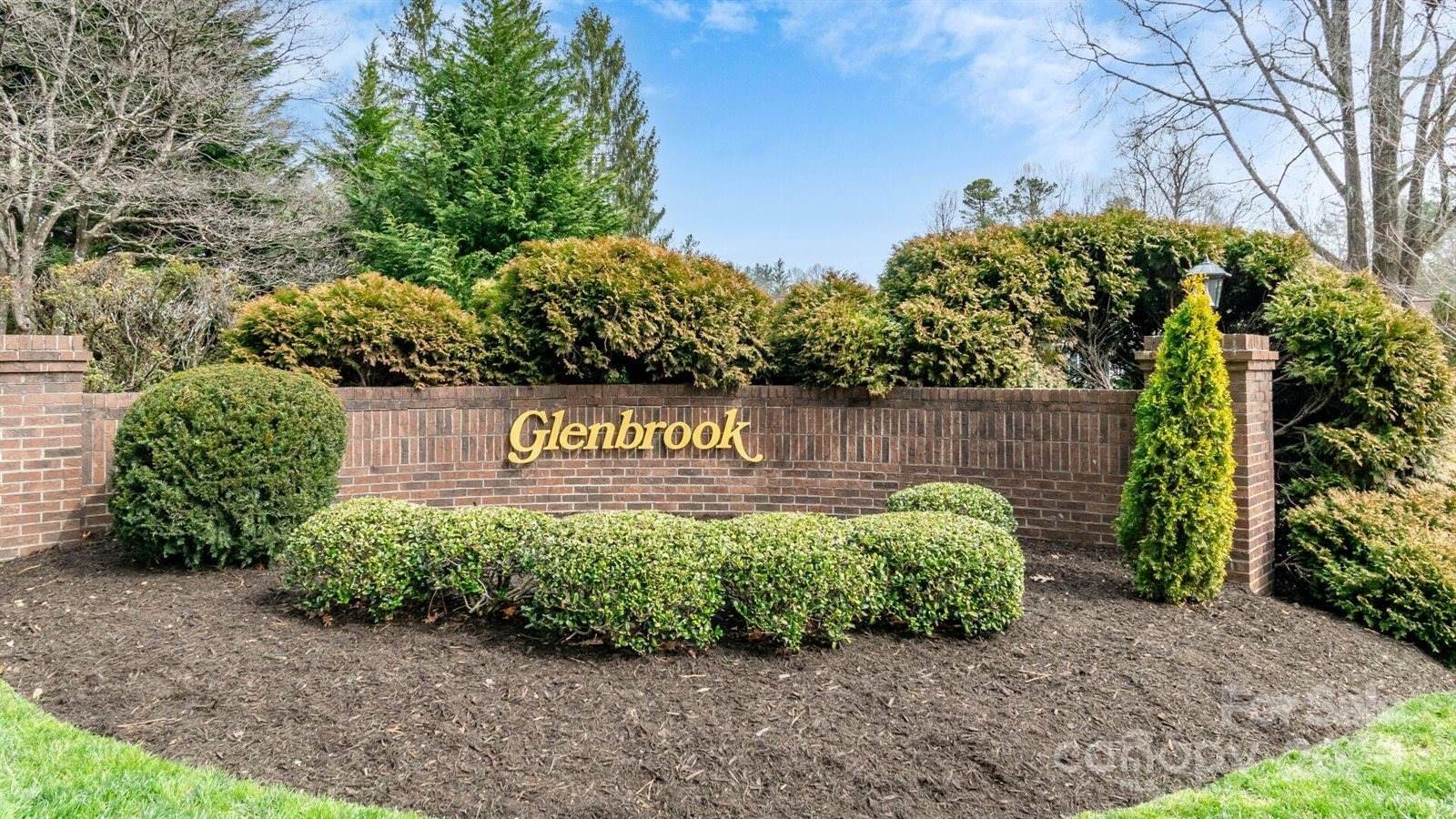 128 Glenbrook Drive, Hendersonville, NC 28739
