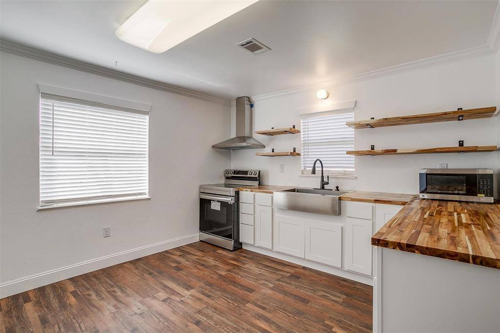 211 County Road 4221, Decatur, TX 76234