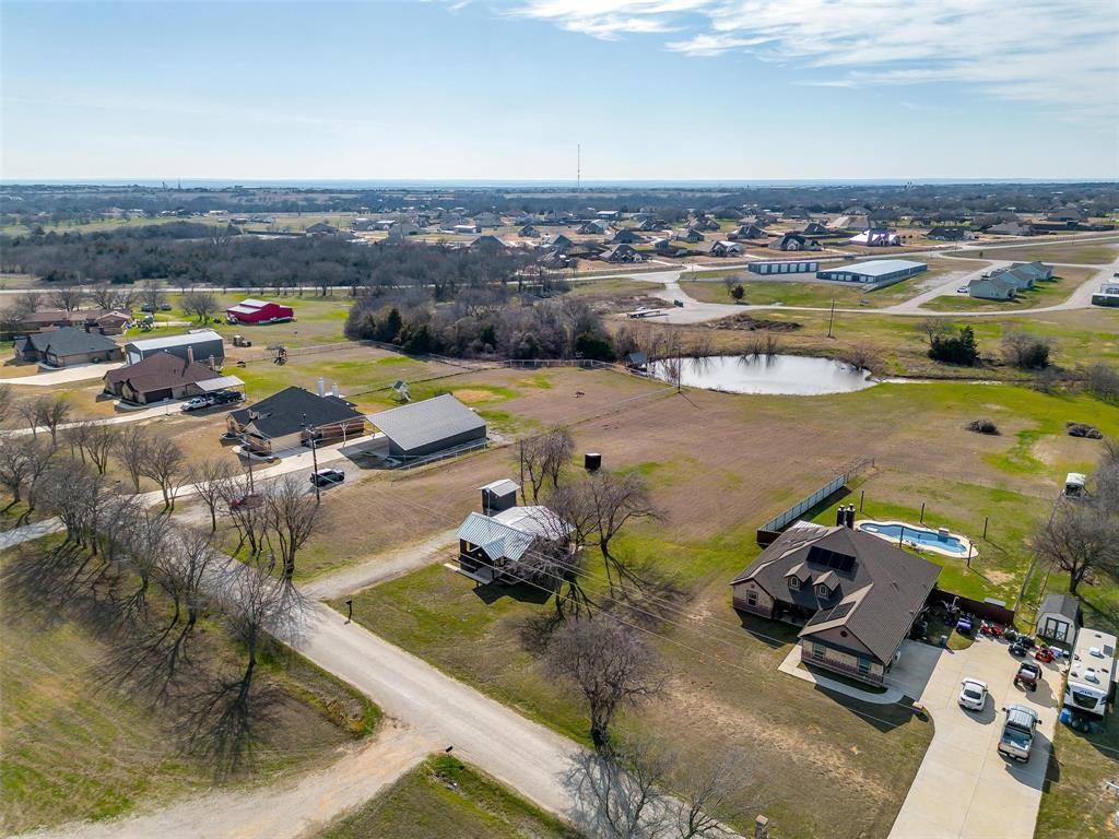 211 County Road 4221, Decatur, TX 76234