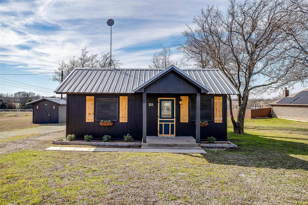 211 County Road 4221, Decatur, TX 76234