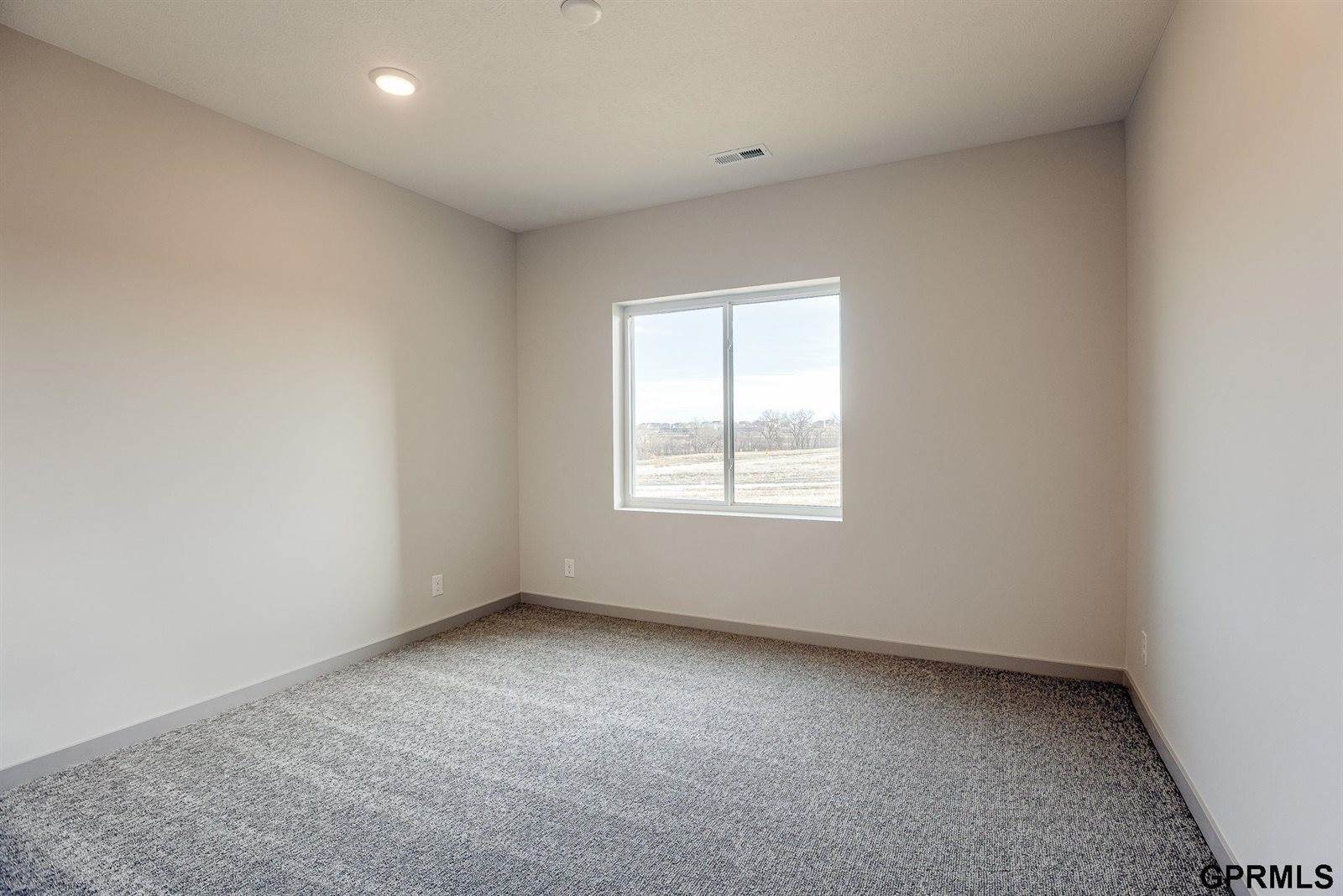 20119 R Street, Omaha, NE 68135