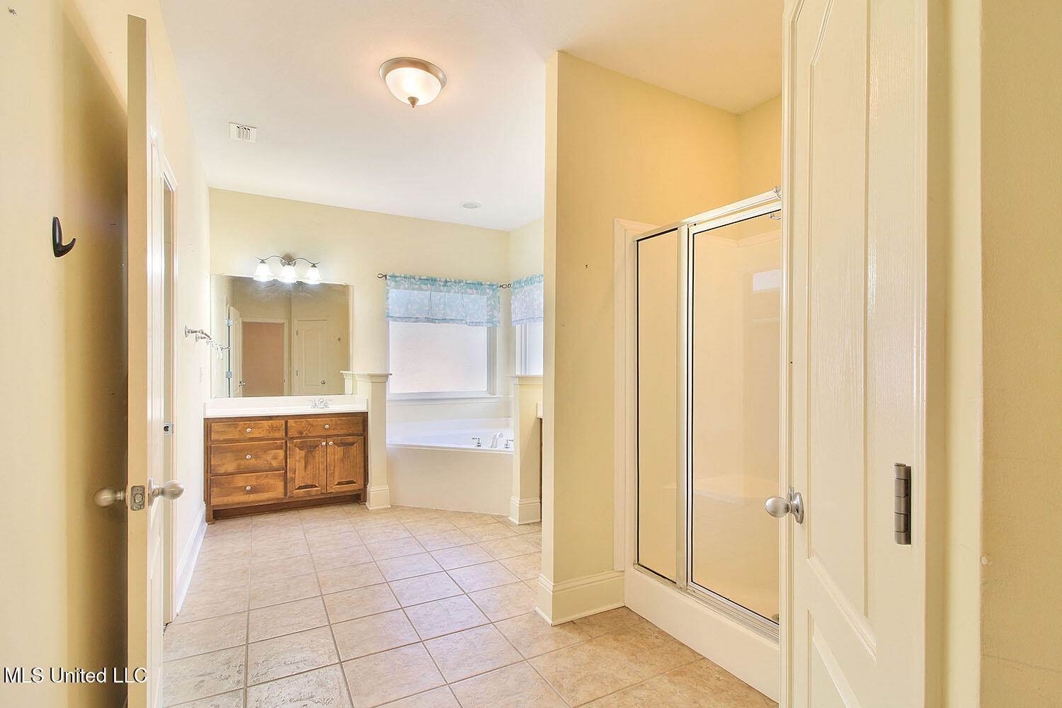 2509 Rue Beaux Chenes, Ocean Springs, MS 39564