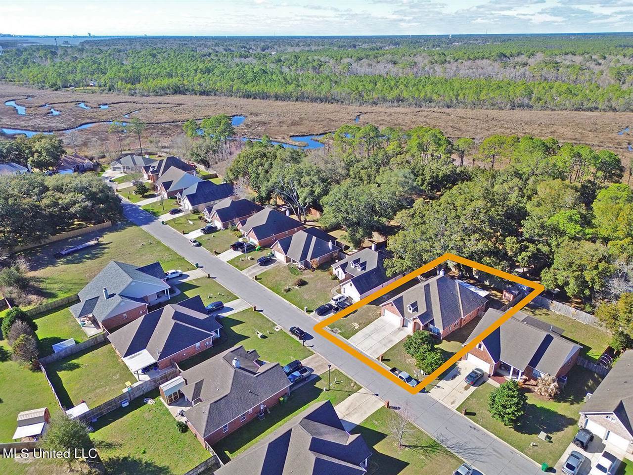 2509 Rue Beaux Chenes, Ocean Springs, MS 39564