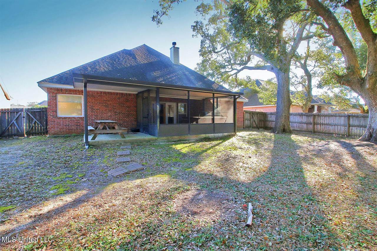2509 Rue Beaux Chenes, Ocean Springs, MS 39564