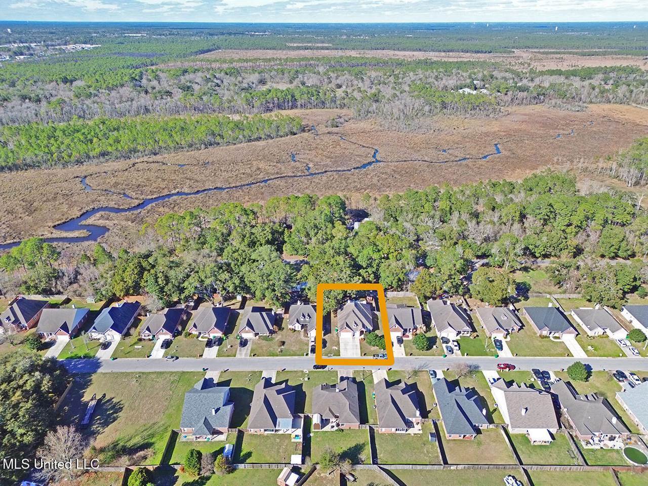 2509 Rue Beaux Chenes, Ocean Springs, MS 39564