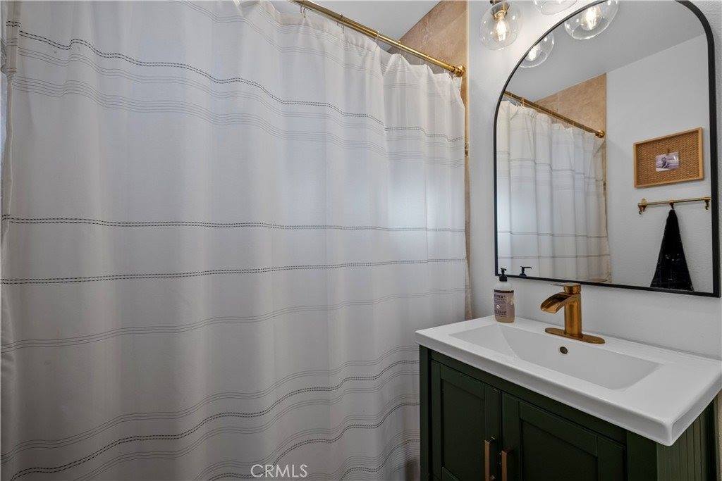 22402 Los Rogues Drive, Saugus, CA 91350