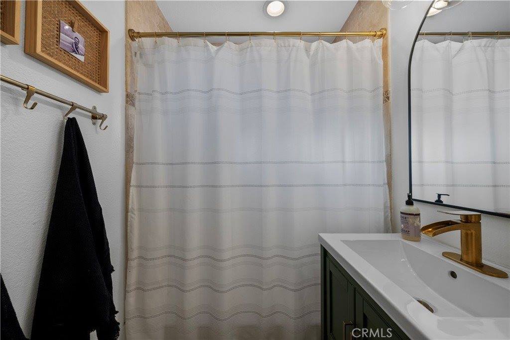 22402 Los Rogues Drive, Saugus, CA 91350