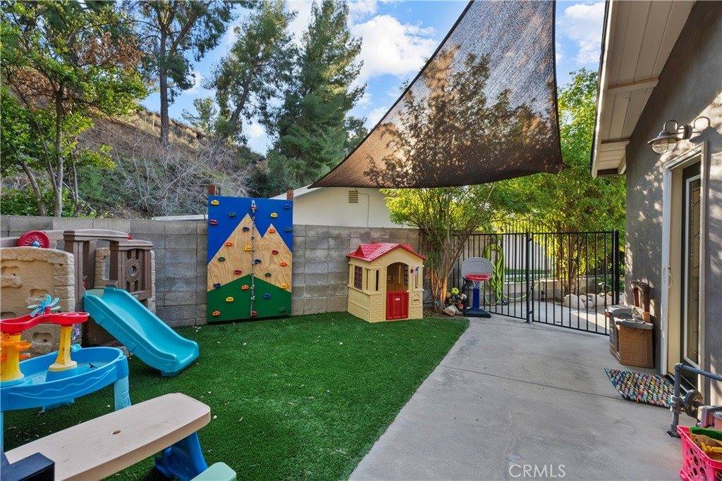 22402 Los Rogues Drive, Saugus, CA 91350