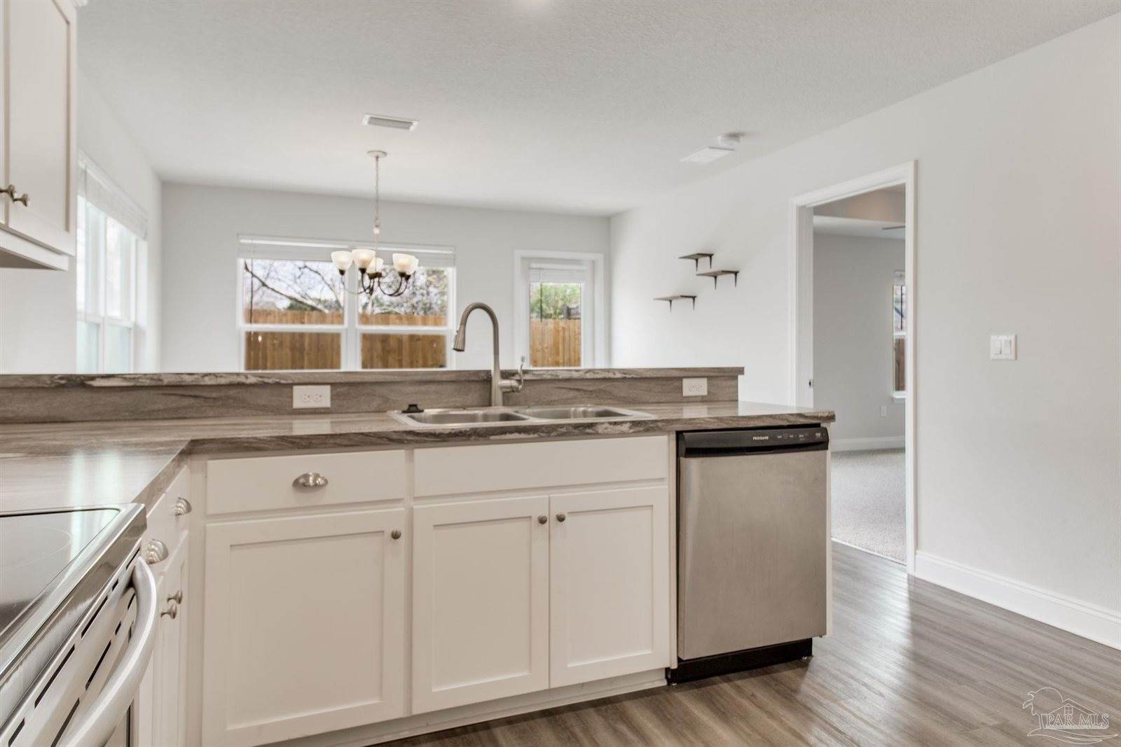 6240 Cardinal Cove Ln, Pensacola, FL 32504