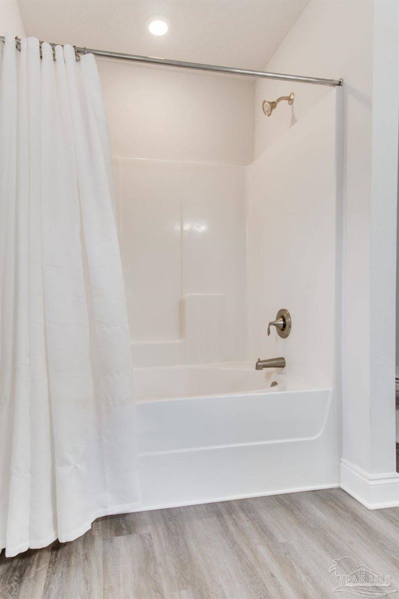 6240 Cardinal Cove Ln, Pensacola, FL 32504