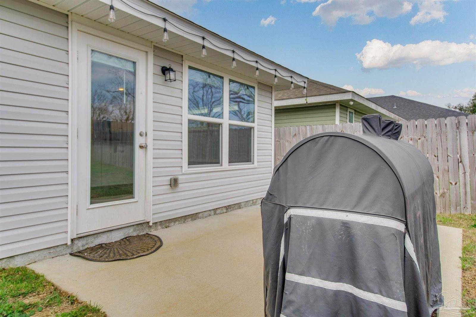 6240 Cardinal Cove Ln, Pensacola, FL 32504