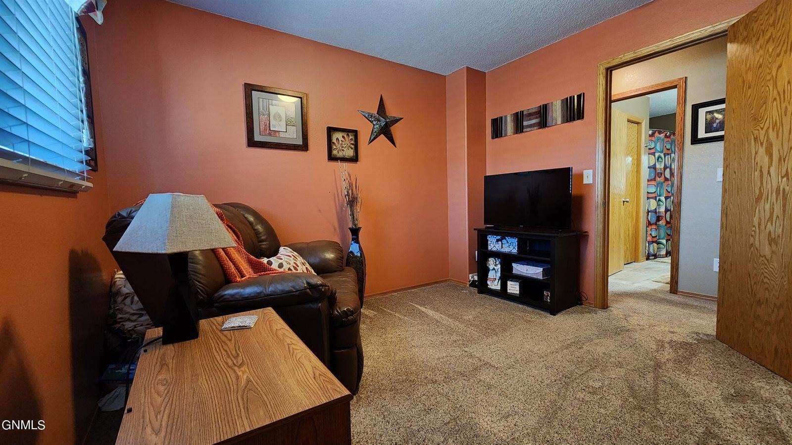 1026 25th St SE, Mandan, ND 58554