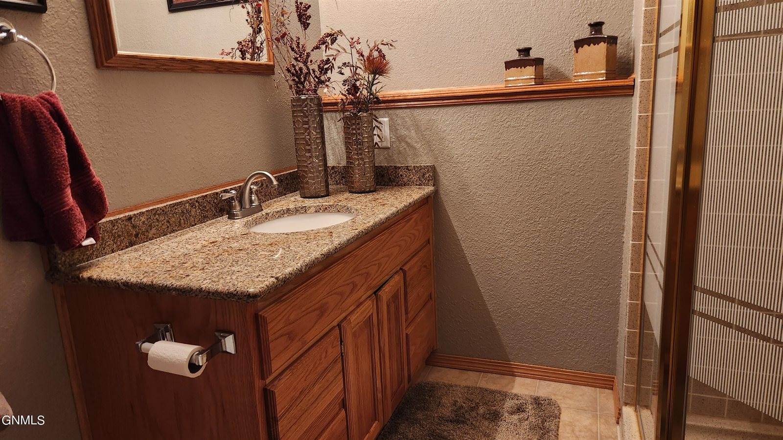 1026 25th St SE, Mandan, ND 58554