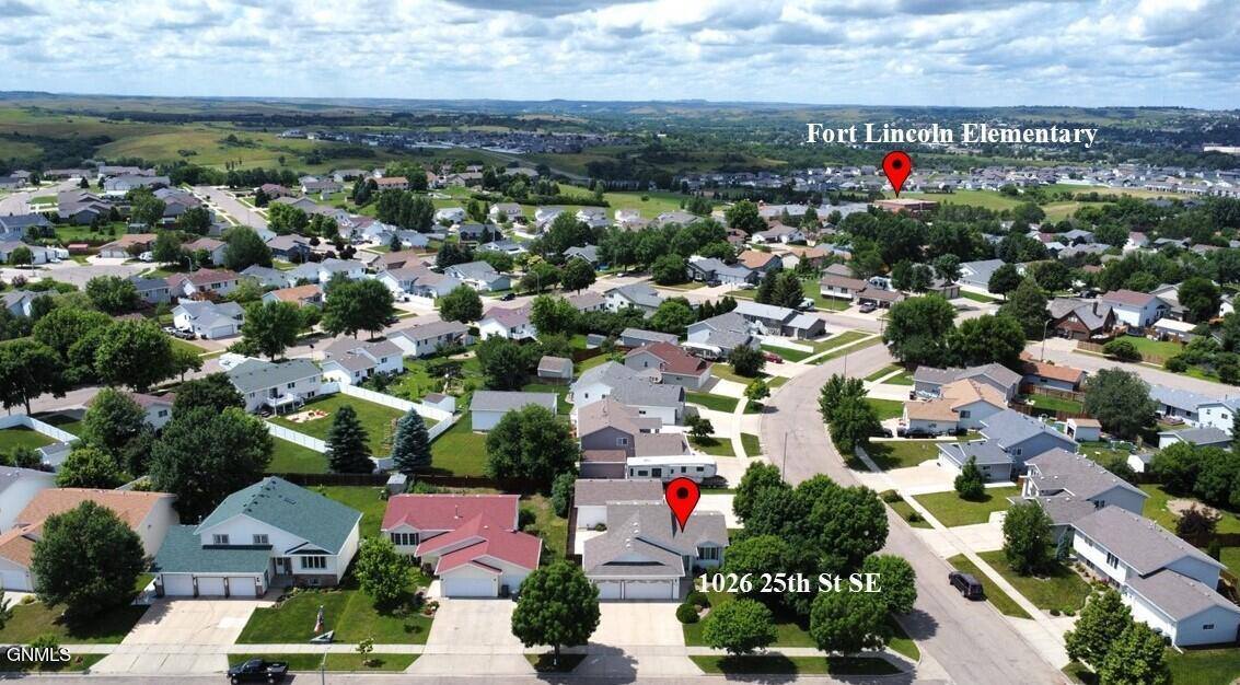 1026 25th St SE, Mandan, ND 58554