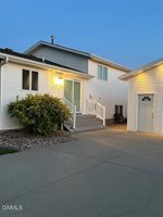 1026 25th St SE, Mandan, ND 58554