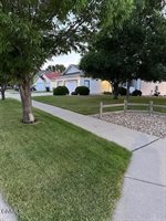 1026 25th St SE, Mandan, ND 58554