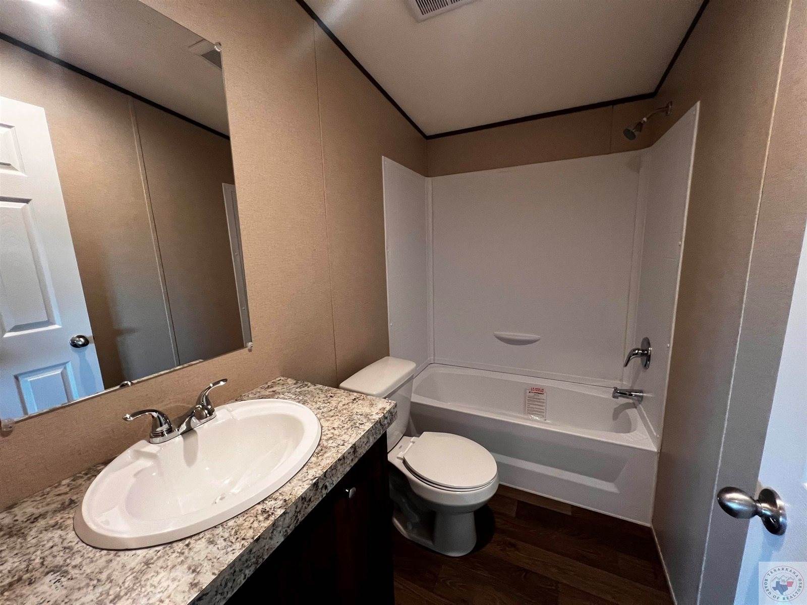 2 Rayn St, Texarkana, TX 75501