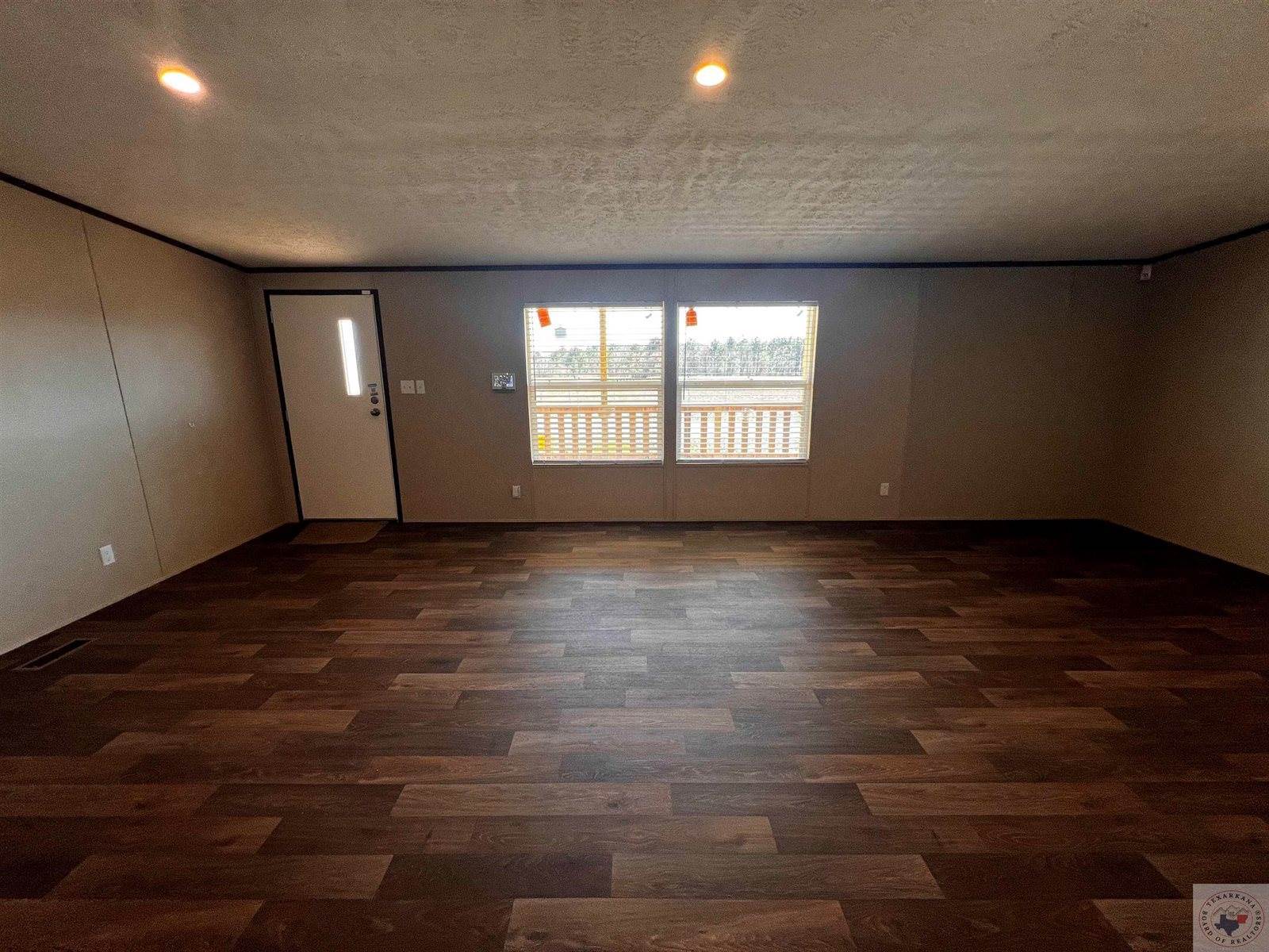 2 Rayn St, Texarkana, TX 75501