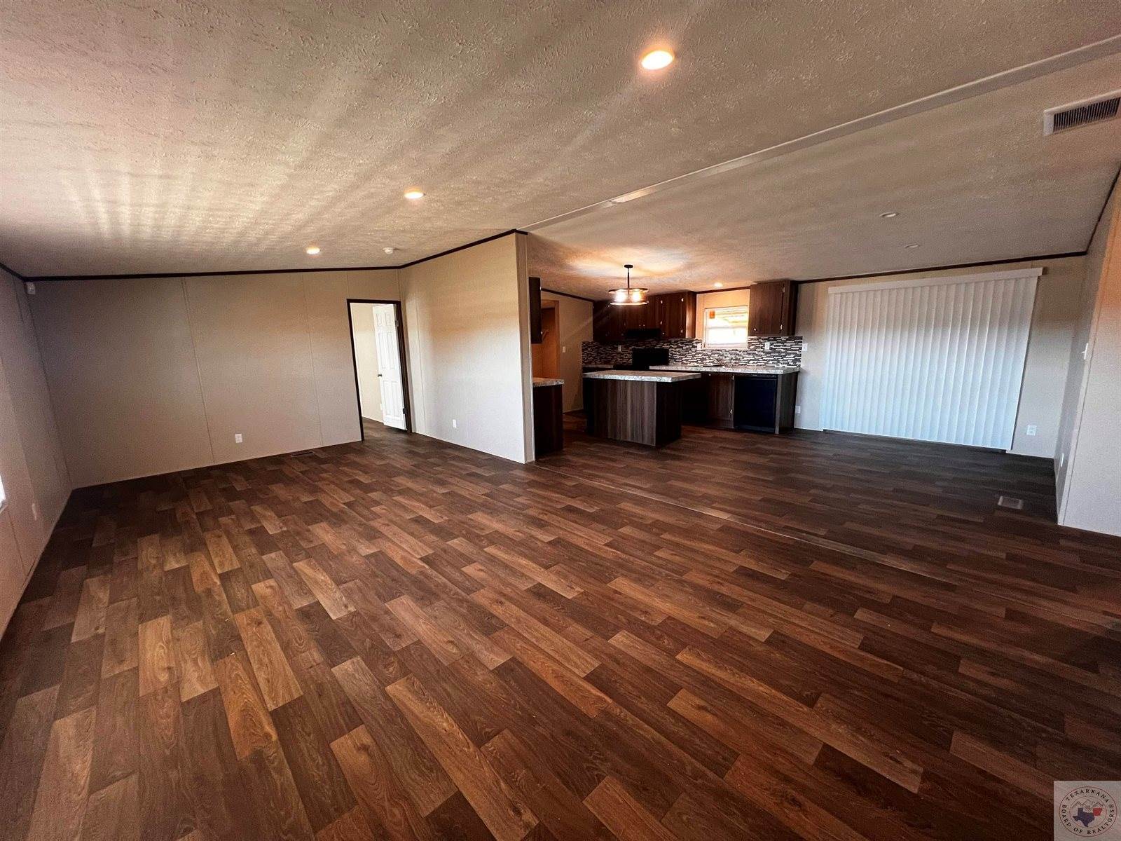 2 Rayn St, Texarkana, TX 75501