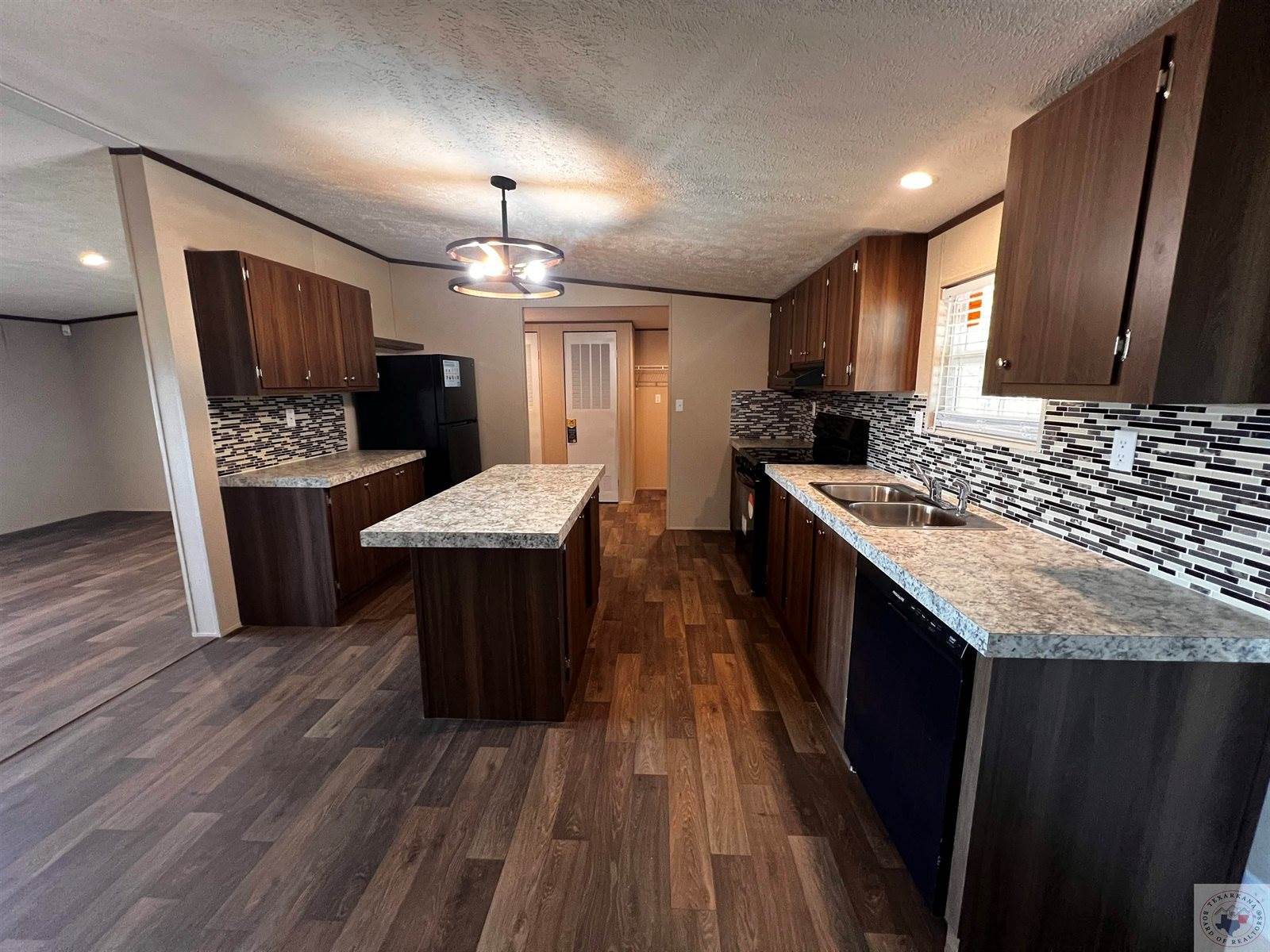 2 Rayn St, Texarkana, TX 75501