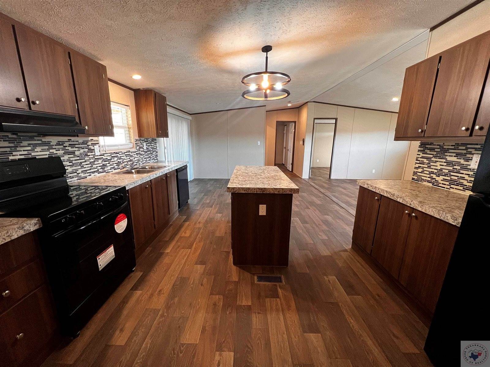 2 Rayn St, Texarkana, TX 75501