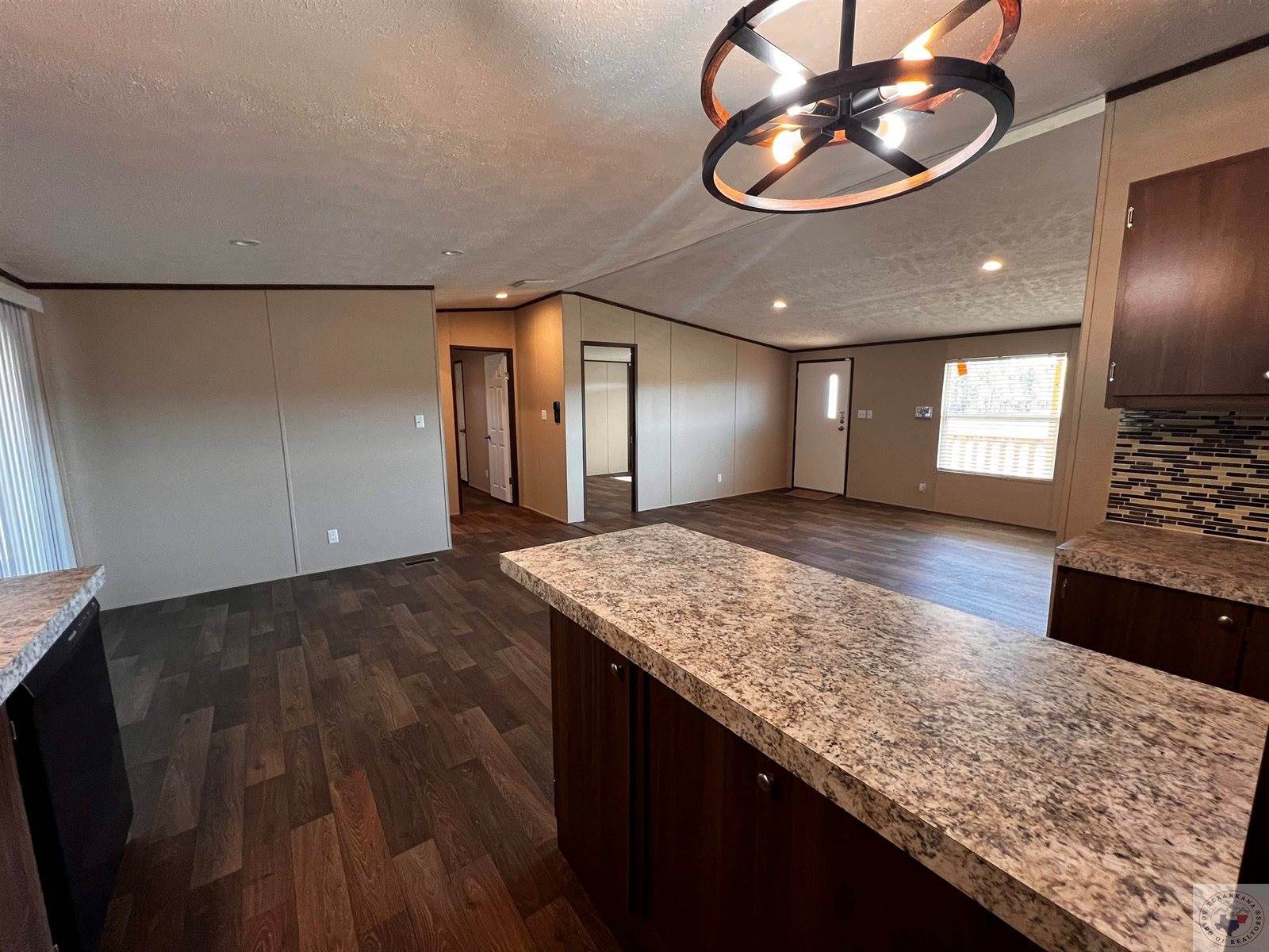 2 Rayn St, Texarkana, TX 75501