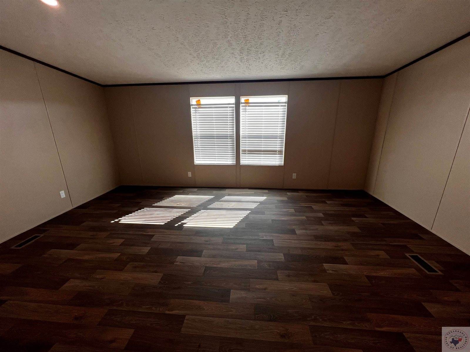 2 Rayn St, Texarkana, TX 75501